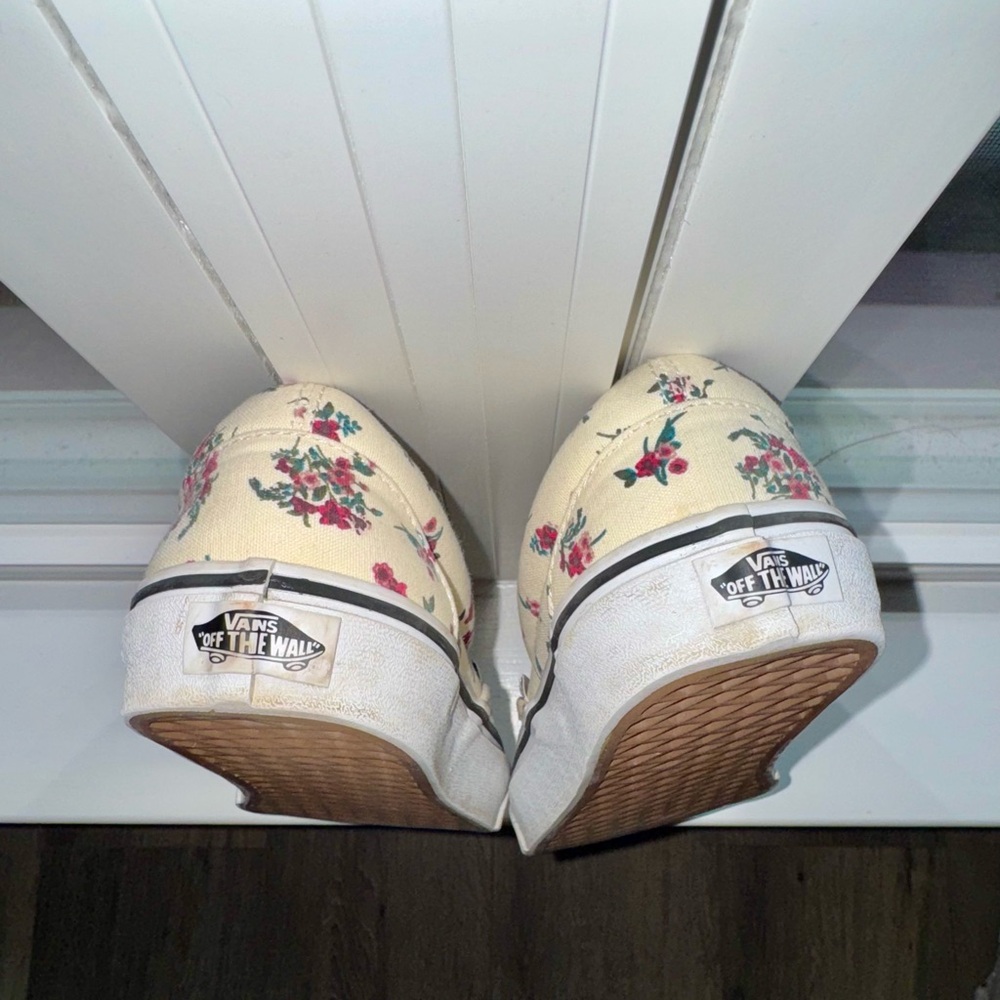 Vans Cream Floral Slip-On Shoes - Picture 5 of 9